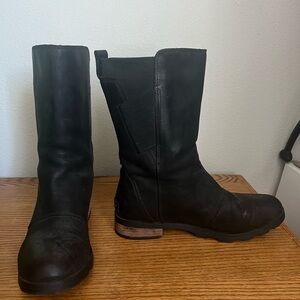 SOREL mid Chelsea Boots